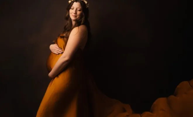 Photographe professionnelle pour séances photo grossesse et naissance en studio à Besançon, Besançon, TAILS PHOTOGRAPHIE