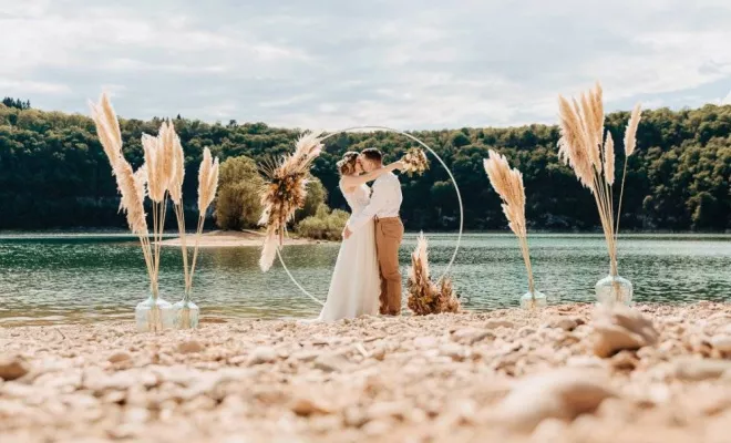 Shooting d'inspiration mariage bohème à la plage en Franche-Comté, Besançon, TAILS PHOTOGRAPHIE