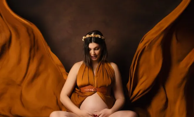 Photographe professionnelle shooting future maman en studio à Besançon, Besançon, TAILS PHOTOGRAPHIE