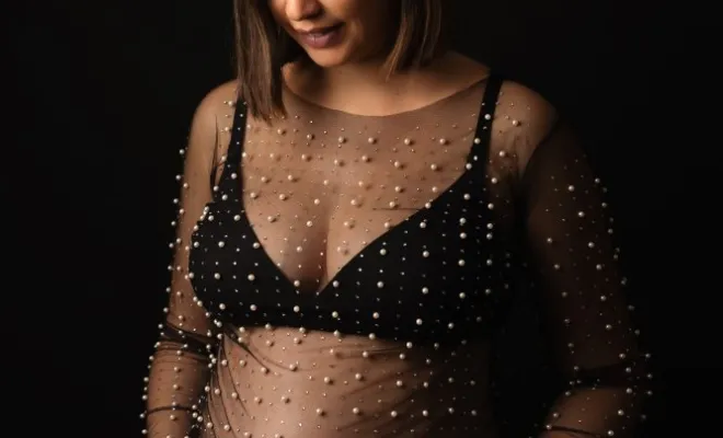 Photographe professionnelle shooting future maman en studio à Besançon, Besançon, TAILS PHOTOGRAPHIE