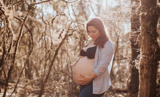 Shooting grossesse en extérieur à Besançon, Besançon, TAILS PHOTOGRAPHIE