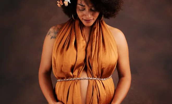 Photographe professionnelle shooting grossesse maman seule en studio à Besançon, Besançon, TAILS PHOTOGRAPHIE