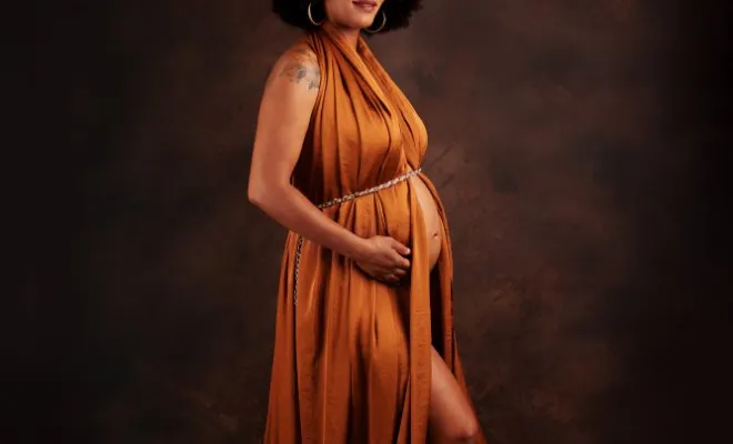 Photographe professionnelle shooting grossesse maman seule en studio à Besançon, Besançon, TAILS PHOTOGRAPHIE