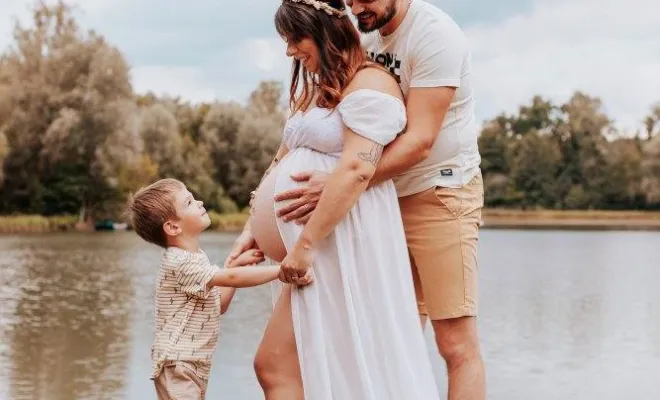 Photographe professionnelle shooting grossesse en pleine nature à Besançon, Besançon, TAILS PHOTOGRAPHIE