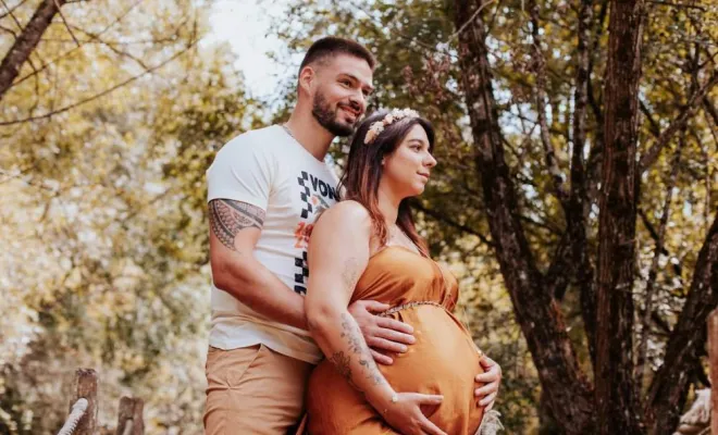 Photographe professionnelle shooting grossesse en pleine nature à Besançon, Besançon, TAILS PHOTOGRAPHIE