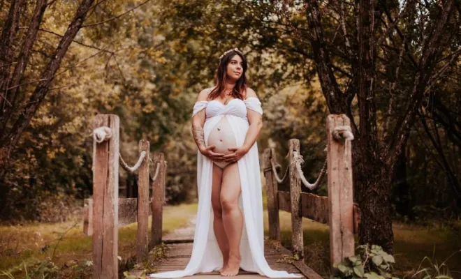 Photographe professionnelle shooting grossesse en pleine nature à Besançon, Besançon, TAILS PHOTOGRAPHIE