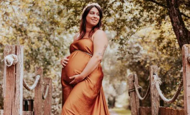 Photographe professionnelle shooting grossesse en pleine nature à Besançon, Besançon, TAILS PHOTOGRAPHIE