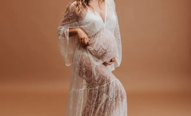 Photographe professionnelle shooting grossesse avec prêt de robes de grossesse en studio à Besançon, Besançon, TAILS PHOTOGRAPHIE