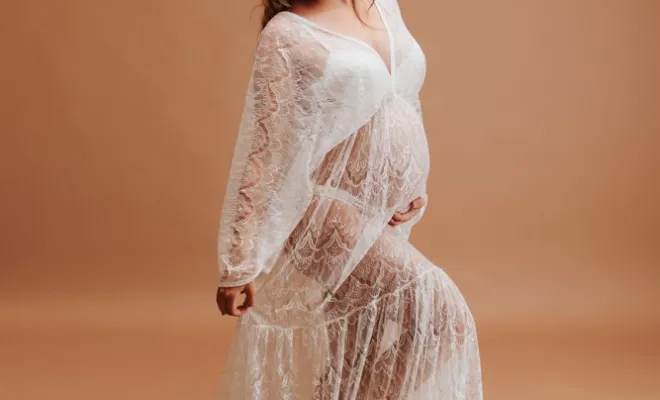 Photographe professionnelle shooting grossesse avec prêt de robes de grossesse en studio à Besançon, Besançon, TAILS PHOTOGRAPHIE