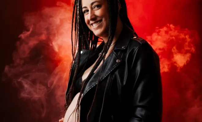 Photographe professionnelle shooting grossesse rock en studio à Besançon, Besançon, TAILS PHOTOGRAPHIE