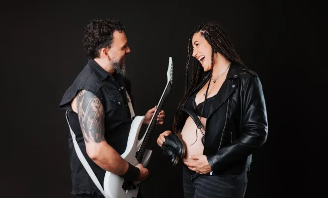 Photographe professionnelle shooting grossesse rock en studio à Besançon, Besançon, TAILS PHOTOGRAPHIE