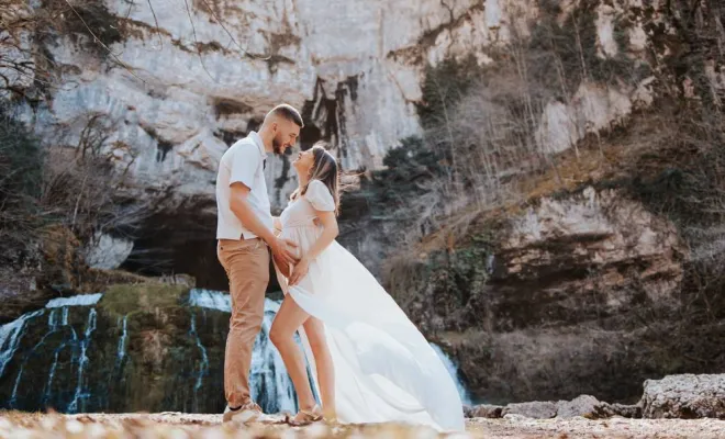 Photographe pour Shooting Grossesse Source du Lison en Franche-Comté, Besançon, TAILS PHOTOGRAPHIE