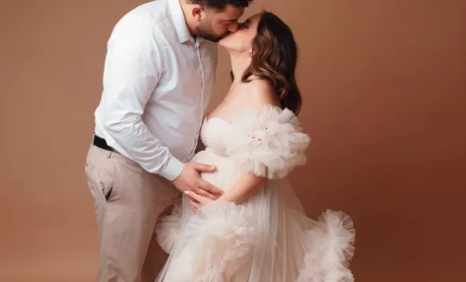 Shooting Grossesse En Studio En Couple À Besançon, Besançon, TAILS PHOTOGRAPHIE