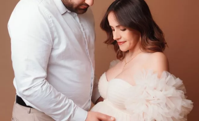 Shooting Grossesse En Studio En Couple À Besançon, Besançon, TAILS PHOTOGRAPHIE