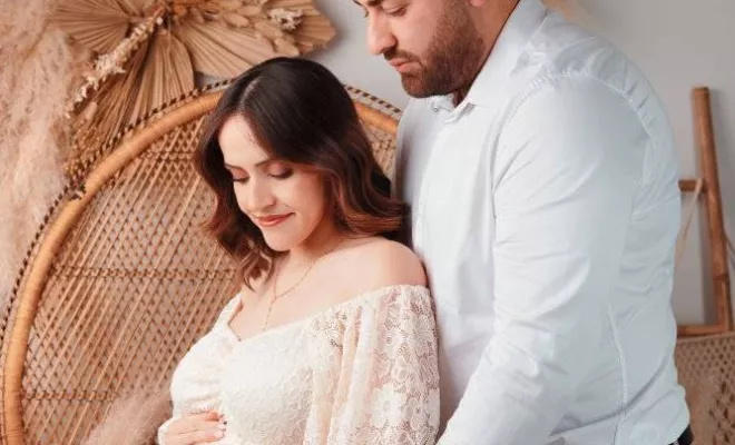 Shooting Grossesse En Studio En Couple À Besançon, Besançon, TAILS PHOTOGRAPHIE