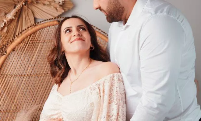 Shooting Grossesse En Studio En Couple À Besançon, Besançon, TAILS PHOTOGRAPHIE