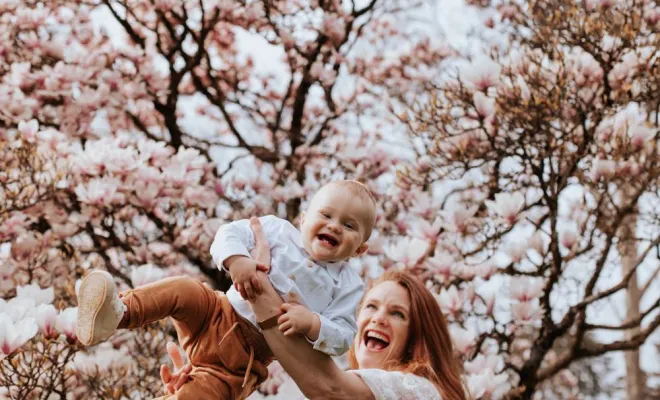 Photographe à Besançon : Shooting Maman et Bébé au Printemps, Besançon, TAILS PHOTOGRAPHIE