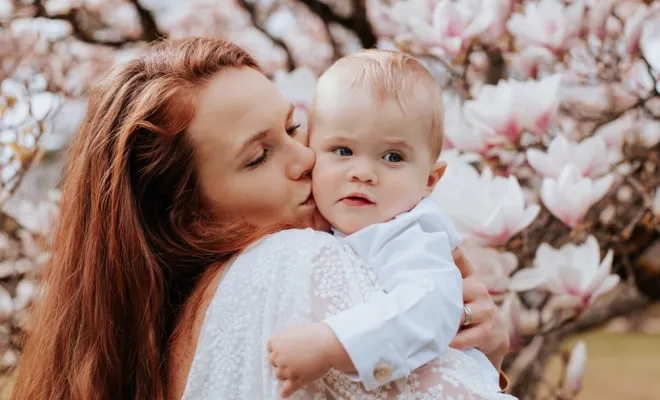 Photographe à Besançon : Shooting Maman et Bébé au Printemps, Besançon, TAILS PHOTOGRAPHIE