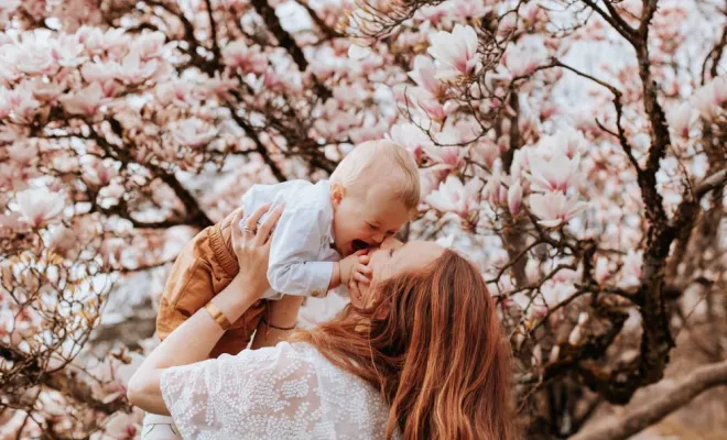 Photographe à Besançon : Shooting Maman et Bébé au Printemps, Besançon, TAILS PHOTOGRAPHIE