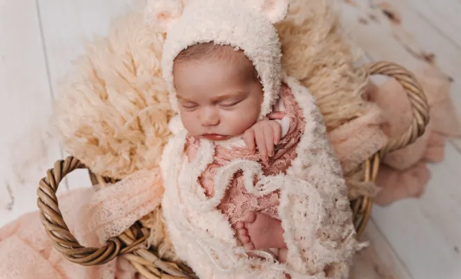 Photographe professionnelle shooting naissance fille en studio à Besançon, Besançon, TAILS PHOTOGRAPHIE