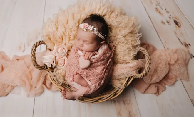 Photographe professionnelle shooting naissance fille en studio à Besançon, Besançon, TAILS PHOTOGRAPHIE