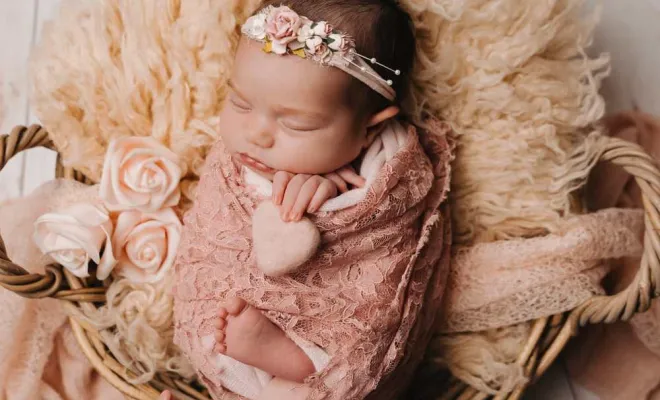 Photographe professionnelle shooting naissance fille en studio à Besançon, Besançon, TAILS PHOTOGRAPHIE