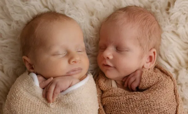Photographe professionnelle shooting naissance jumeaux en studio à Besançon, Besançon, TAILS PHOTOGRAPHIE