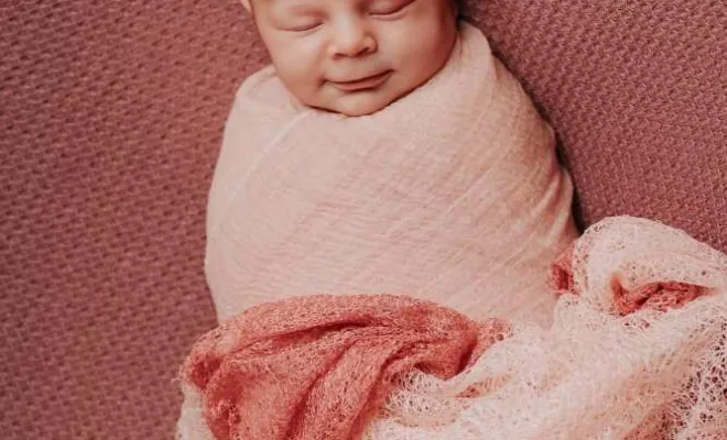 Photographe professionnelle shooting photo bébé fille à Besançon, Besançon, TAILS PHOTOGRAPHIE