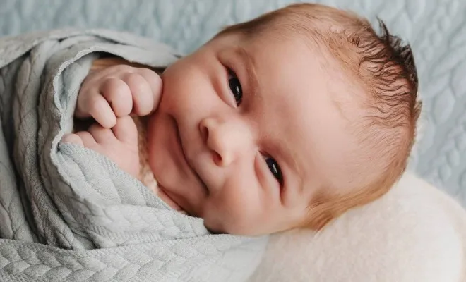 Photographe professionnelle shooting photo bébé en studio à Besançon, Besançon, TAILS PHOTOGRAPHIE