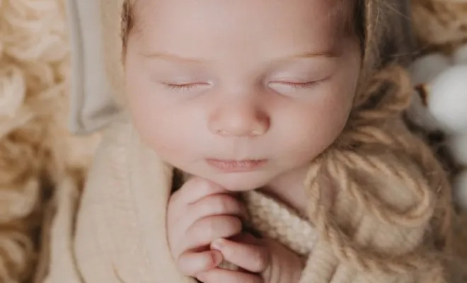 Photographe professionnelle shooting photo bébé en studio à Besançon, Besançon, TAILS PHOTOGRAPHIE