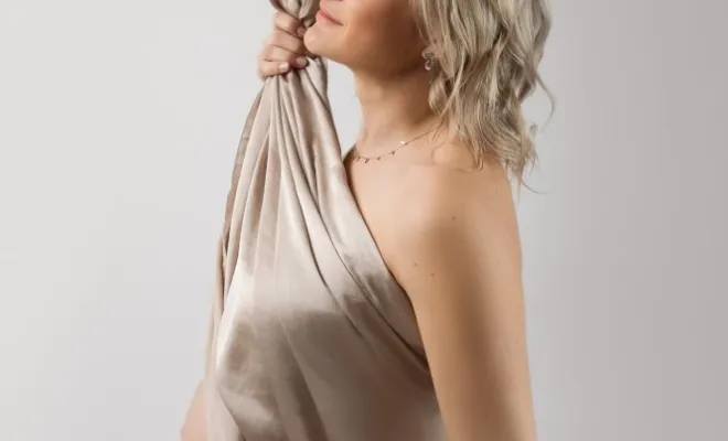 Photographe professionnelle shooting photo grossesse artistique en studio à Besançon, Besançon, TAILS PHOTOGRAPHIE