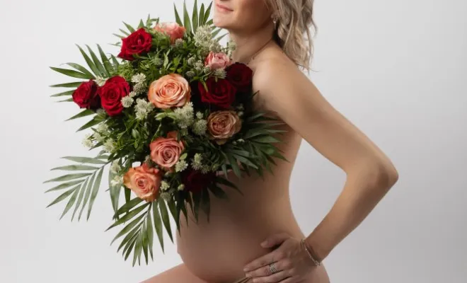 Photographe professionnelle shooting photo grossesse artistique en studio à Besançon, Besançon, TAILS PHOTOGRAPHIE