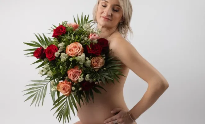 Photographe professionnelle shooting photo grossesse artistique en studio à Besançon, Besançon, TAILS PHOTOGRAPHIE