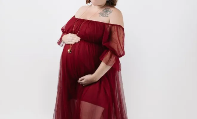 Photographe professionnelle shooting photo grossesse en couple en studio à Besançon, Besançon, TAILS PHOTOGRAPHIE