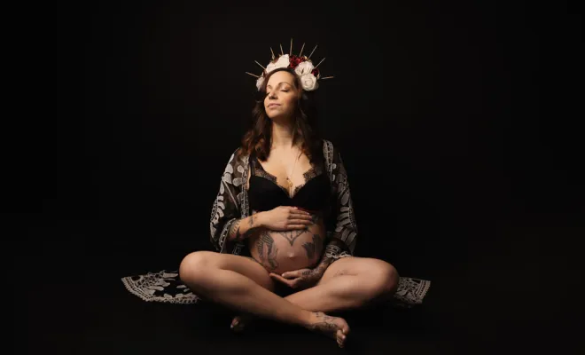 Shooting photo grossesse glamour en studio à Besançon, Besançon, TAILS PHOTOGRAPHIE