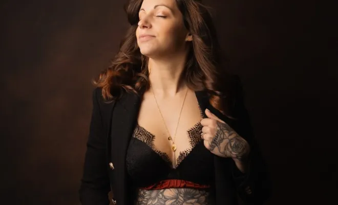 Shooting photo grossesse glamour en studio à Besançon, Besançon, TAILS PHOTOGRAPHIE