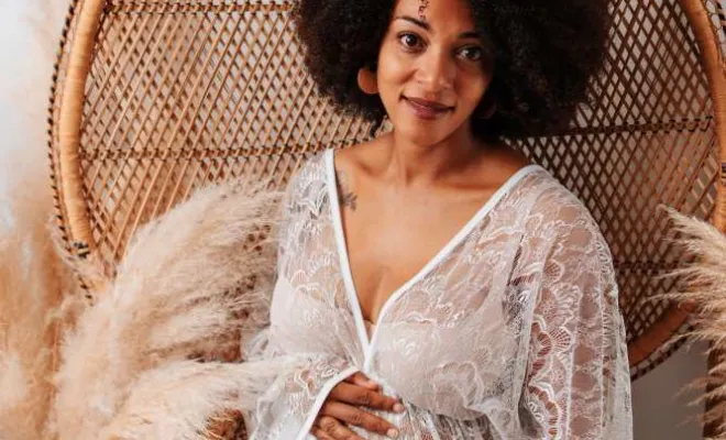 Shooting photo grossesse avec prêt de robes et accessoires à Besançon, Besançon, TAILS PHOTOGRAPHIE