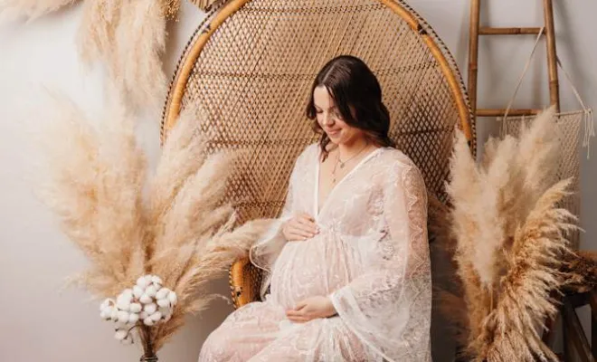 Photographe pour shooting photo grossesse avec prêt de tenues en studio à Besançon, Besançon, TAILS PHOTOGRAPHIE