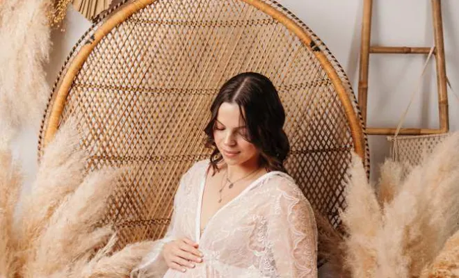 Photographe pour shooting photo grossesse avec prêt de tenues en studio à Besançon, Besançon, TAILS PHOTOGRAPHIE