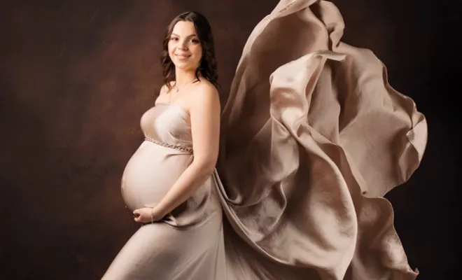 Photographe pour shooting photo grossesse avec prêt de tenues en studio à Besançon, Besançon, TAILS PHOTOGRAPHIE