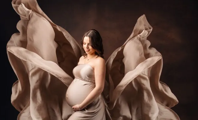 Photographe pour shooting photo grossesse avec prêt de tenues en studio à Besançon, Besançon, TAILS PHOTOGRAPHIE