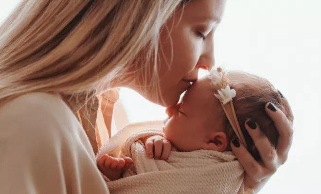 Shooting photo naissance en famille à Besançon, Besançon, TAILS PHOTOGRAPHIE