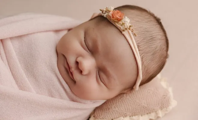 Photographe professionnelle shooting photo naissance fille à Besançon, Besançon, TAILS PHOTOGRAPHIE