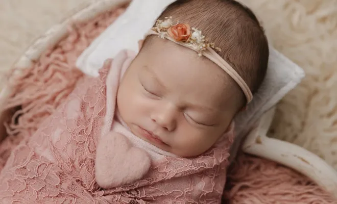 Photographe professionnelle shooting photo naissance fille à Besançon, Besançon, TAILS PHOTOGRAPHIE