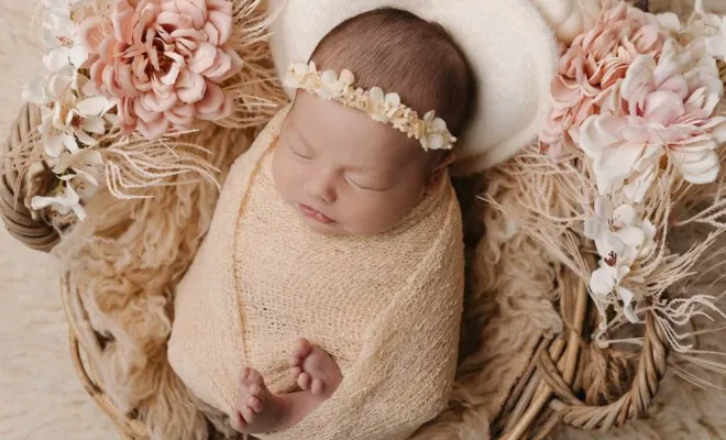 Photographe professionnelle shooting photo naissance fille à Besançon, Besançon, TAILS PHOTOGRAPHIE