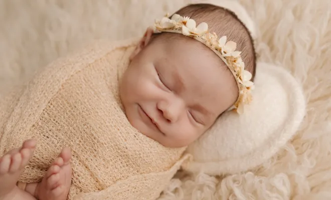 Photographe professionnelle shooting photo naissance fille à Besançon, Besançon, TAILS PHOTOGRAPHIE