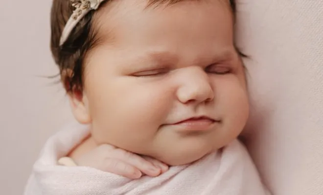 Photographe professionnelle shooting photo naissance en studio à Besançon, Besançon, TAILS PHOTOGRAPHIE