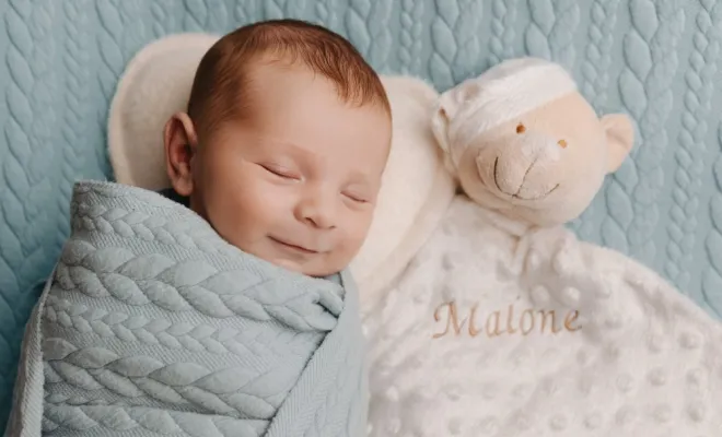 Photographe professionnelle shooting photo nouveau né à Besançon, Besançon, TAILS PHOTOGRAPHIE