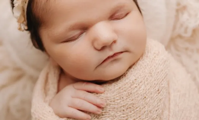 Photographe professionnelle shooting photo nouveau né en studio à Besançon, Besançon, TAILS PHOTOGRAPHIE