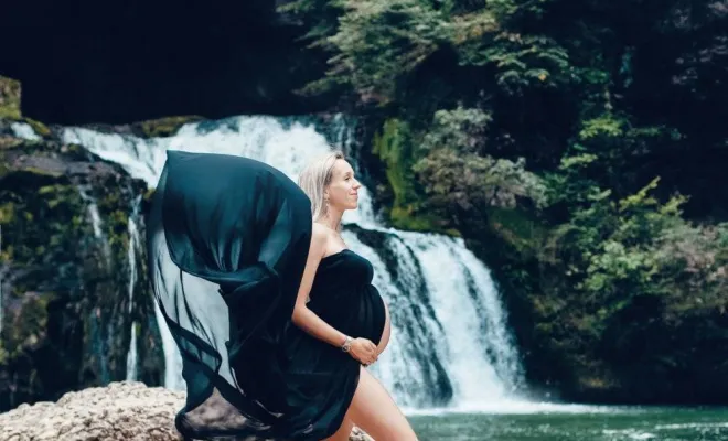 Tails Photographie photographe professionnelle séance photo grossesse avec voilage à Besançon, Besançon, TAILS PHOTOGRAPHIE